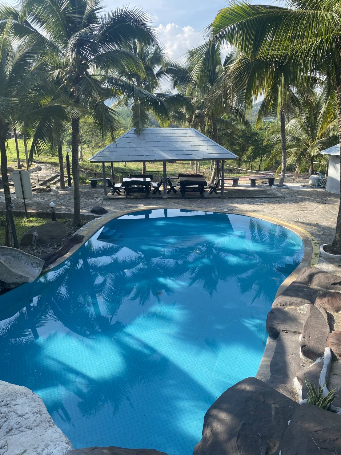 น้ำตกจำลองปรับปรุงใหม่เสร็จเรียบร้อยแล้วค่ะ